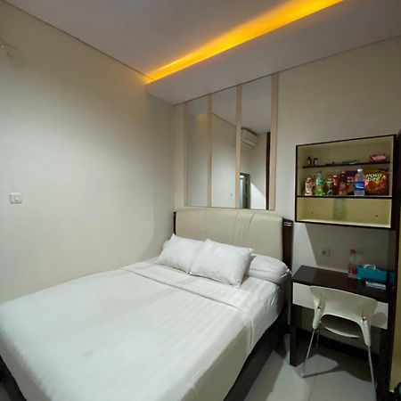 Hotel Dekost Madiun Exterior foto