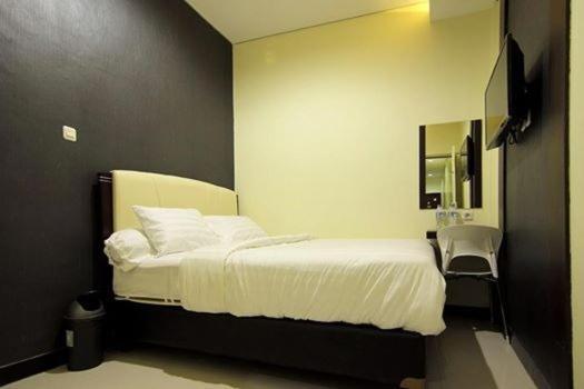 Hotel Dekost Madiun Exterior foto