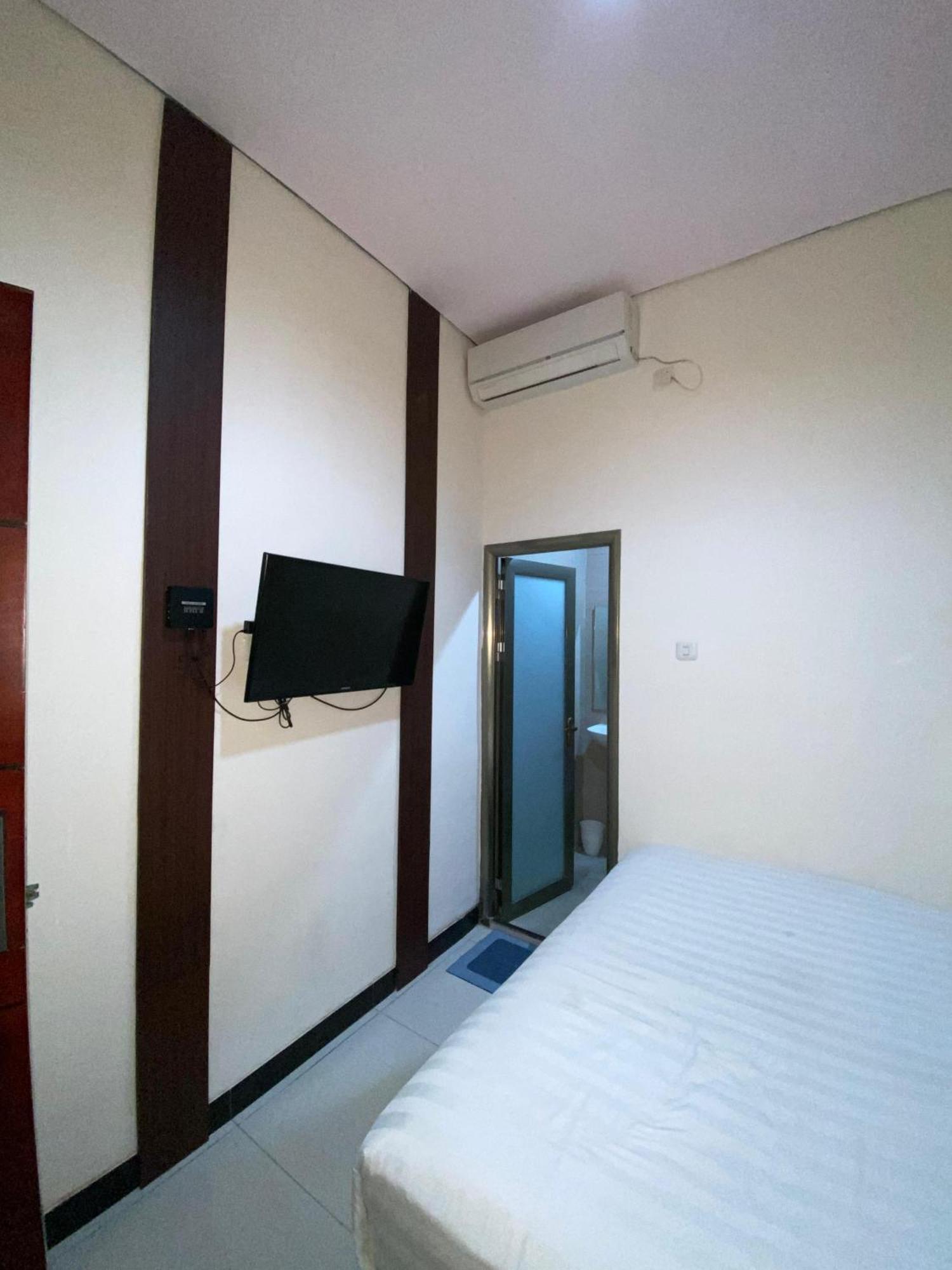 Hotel Dekost Madiun Exterior foto