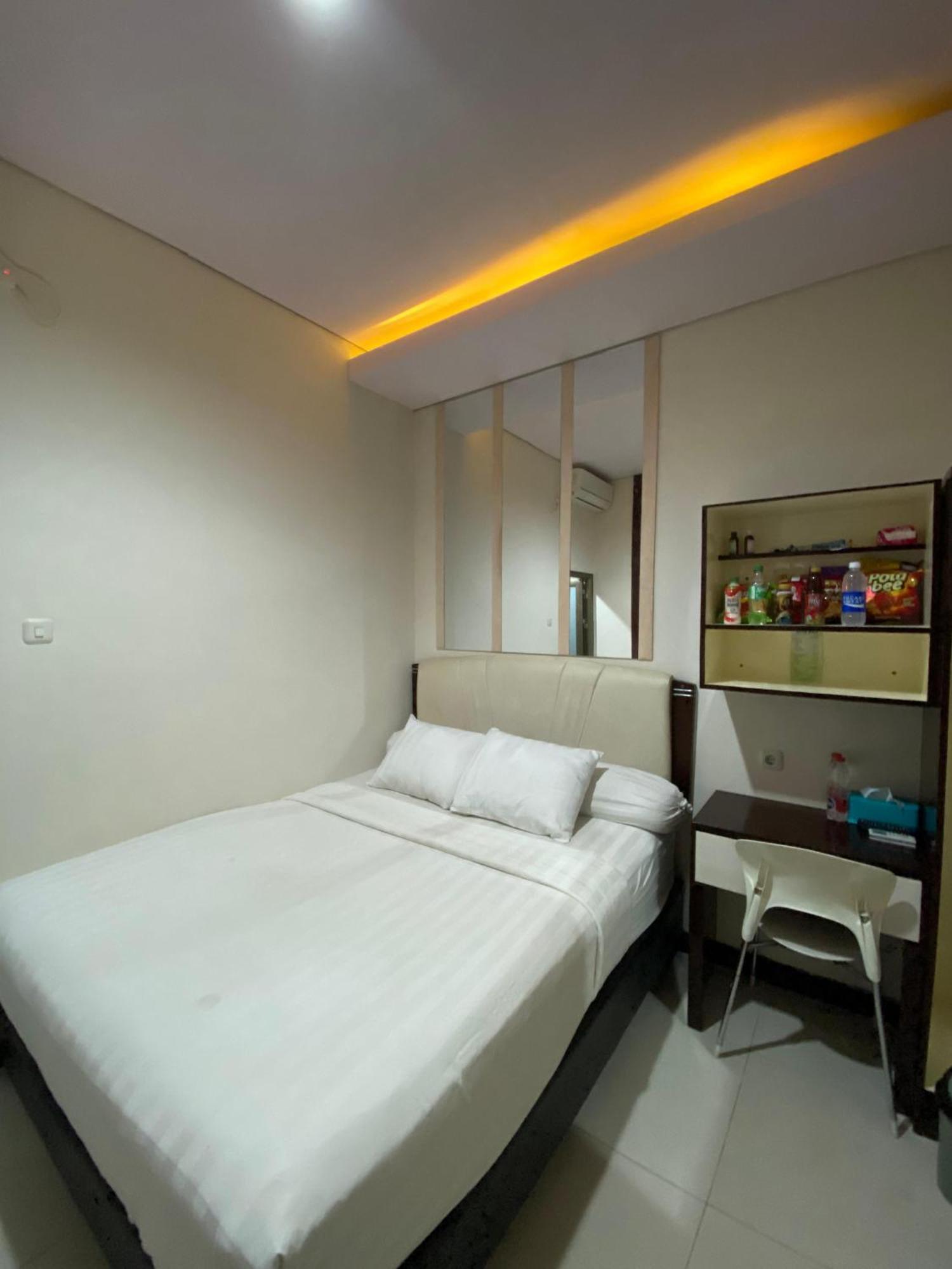 Hotel Dekost Madiun Exterior foto